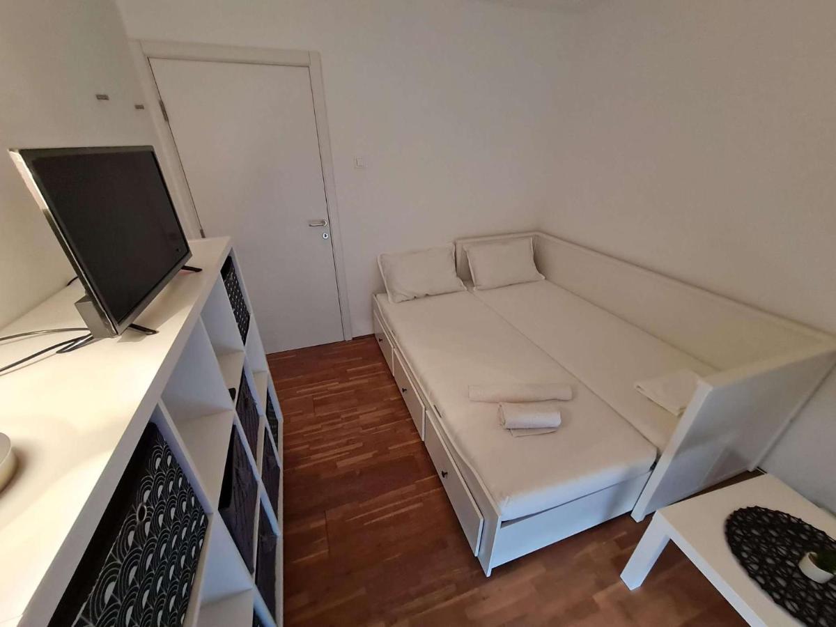 Apartmani Lovre I Zara 外观 照片
