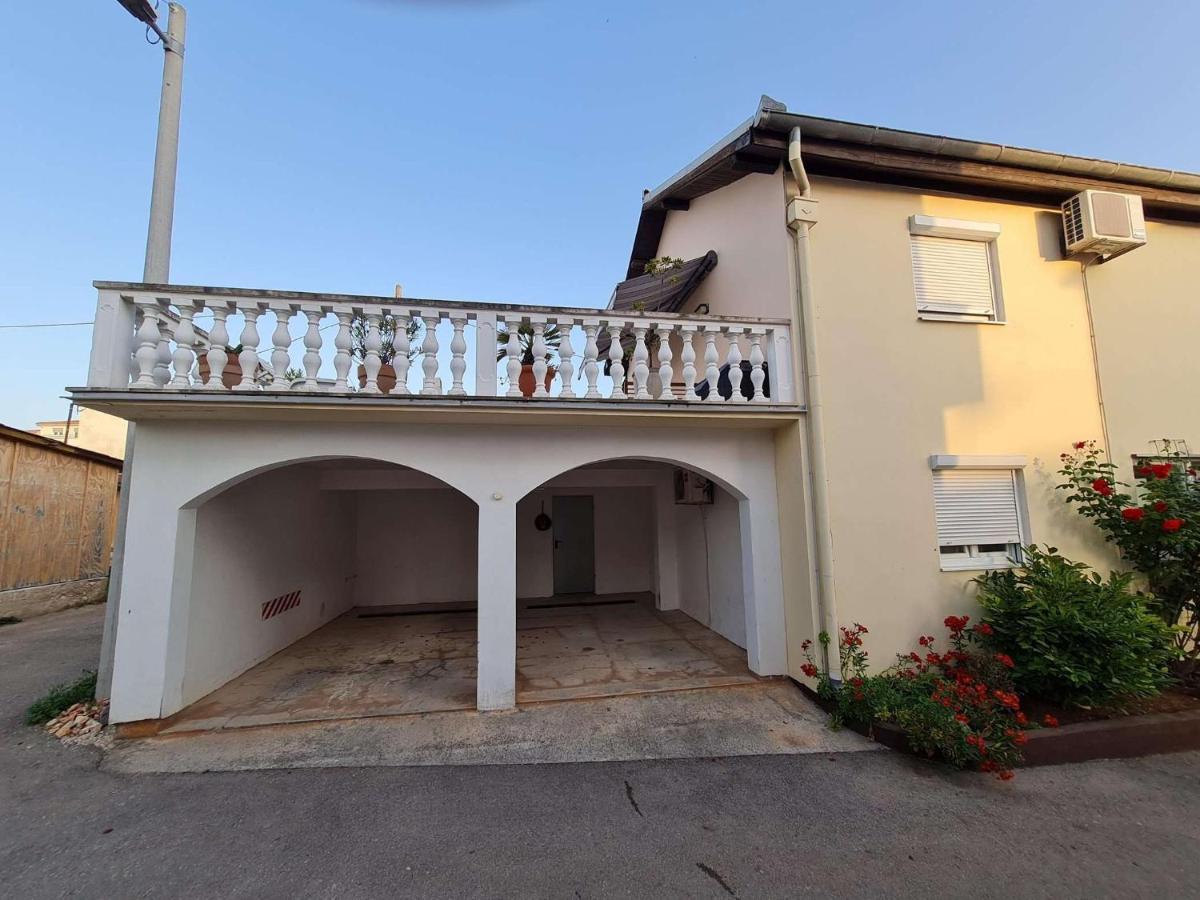 Apartmani Lovre I Zara 外观 照片