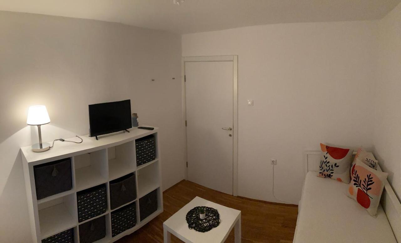 Apartmani Lovre I Zara 外观 照片